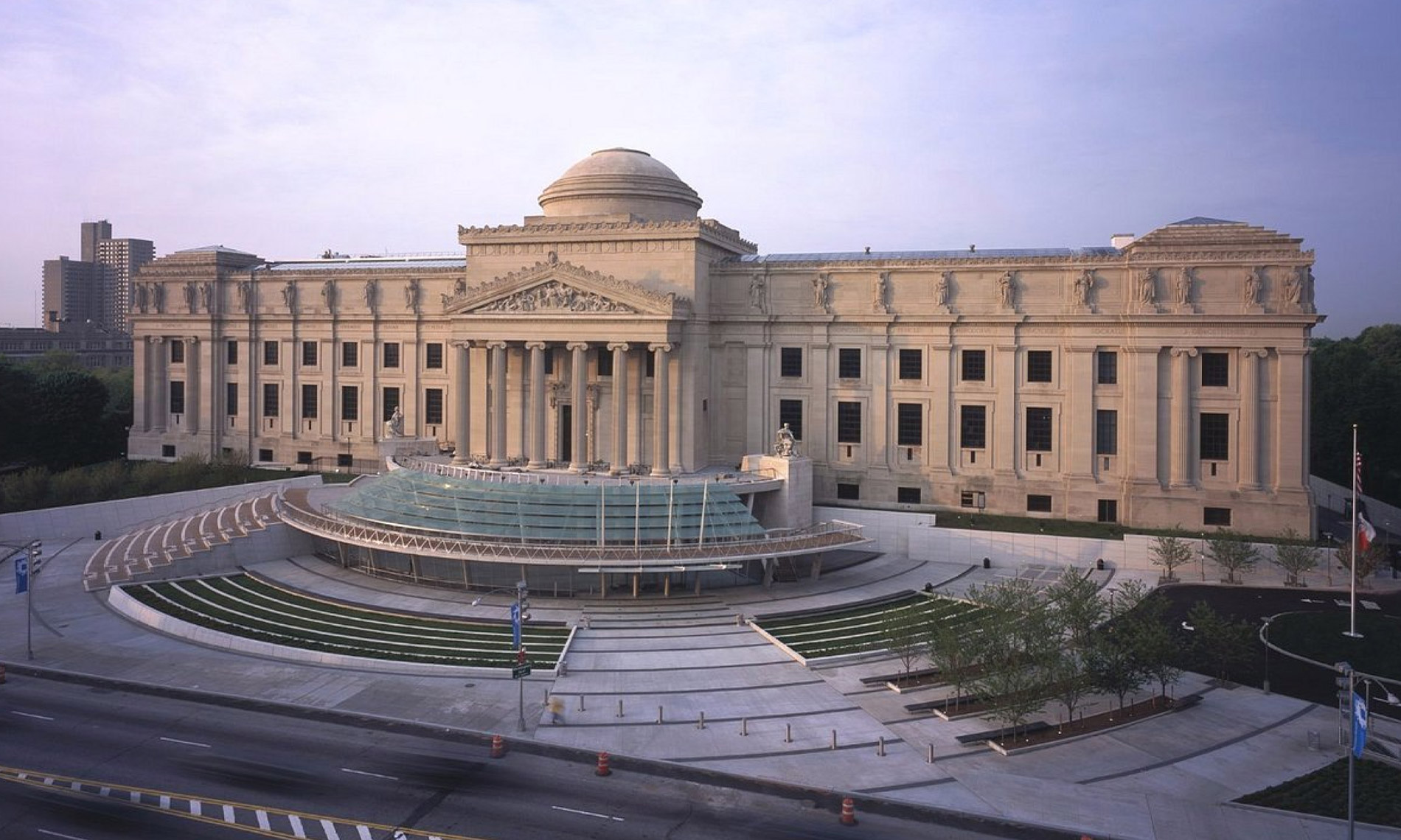 The brooklyn museum at dusk