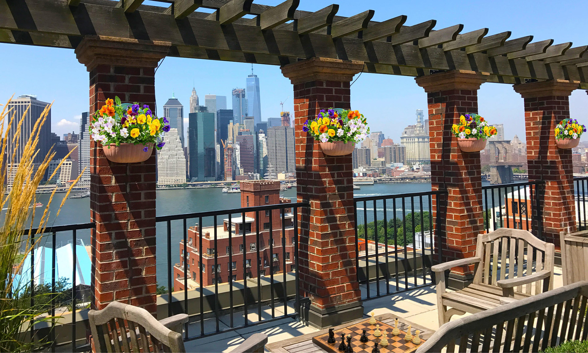 Brooklyn Heights Terrace with view of the New York Skyline