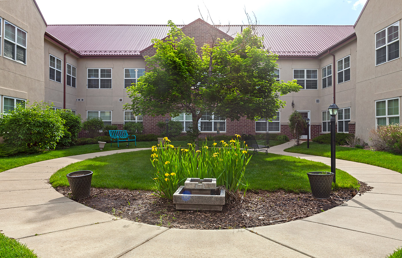 Courtyard paths with along the St Andrew building 