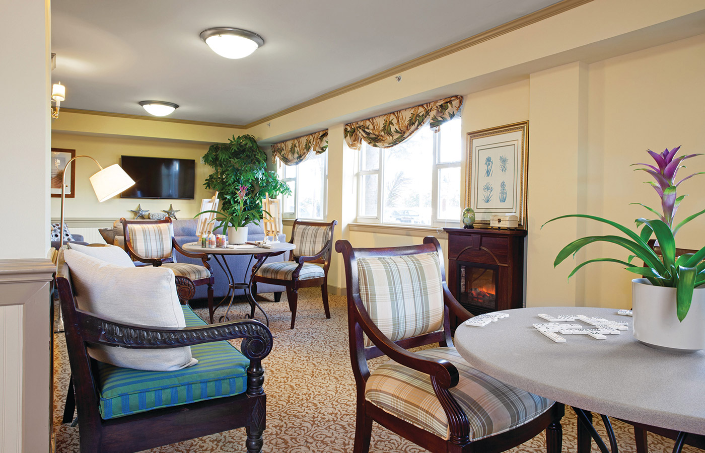 View of the living room and kitchen table of the apartment