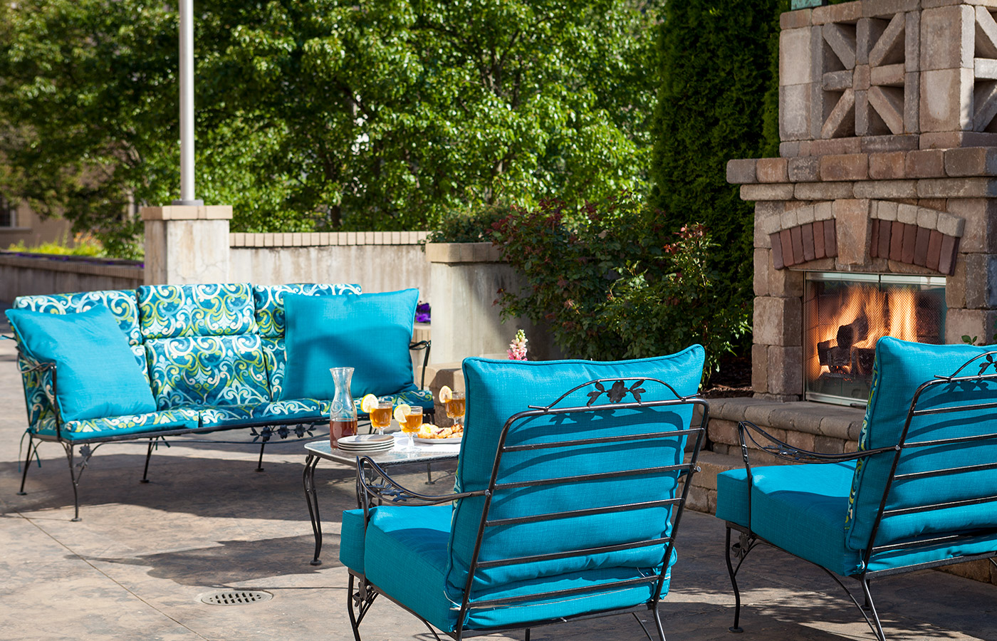 Patio chairs with fireplace