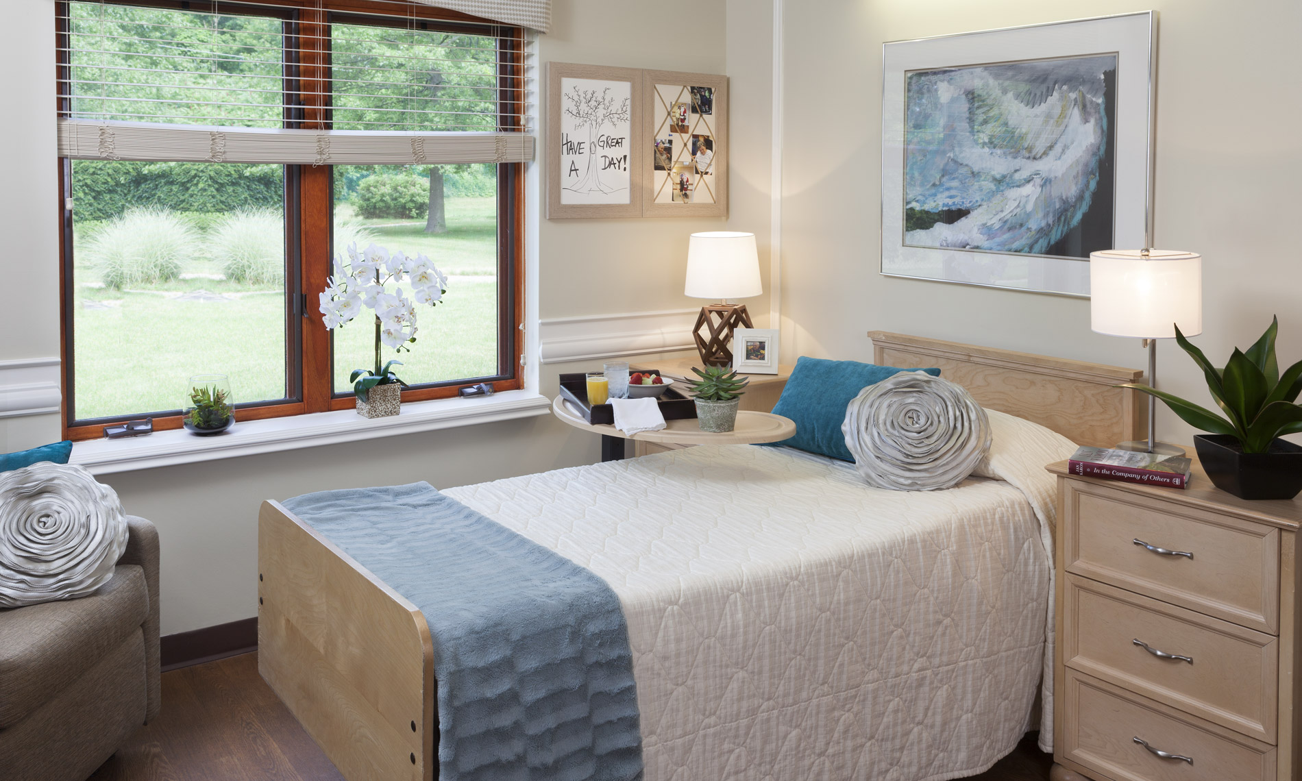 Twin bed in a lovely bedroom