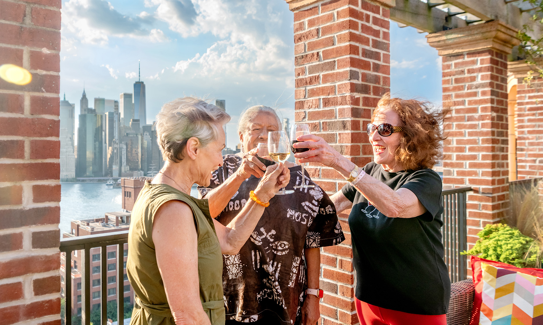A group of residents enjoying alcoholic and non-alcoholic beverages on the rooftop space at the Watermark at Brooklyn Heights