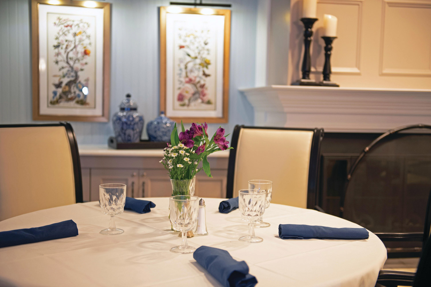 The Fountains at Albemarle Dining table with white linen and cutlery wrapped in blue cloth napkins