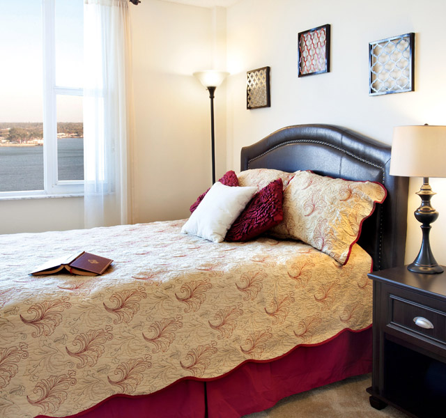 Shortstay Modest bedroom with bright window