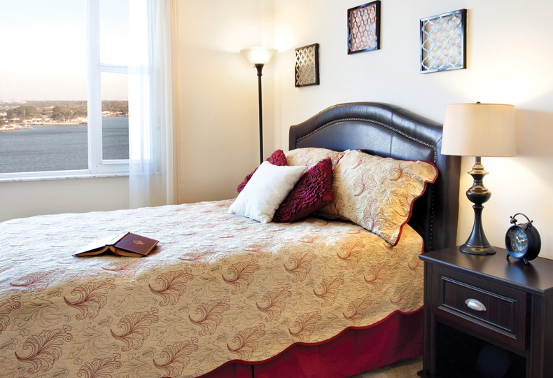 Shortstay Modest bedroom with bright window