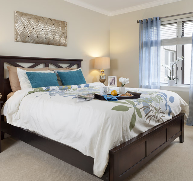 Assisted Bright and cozy bedroom