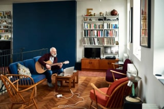 Man plays the guitar